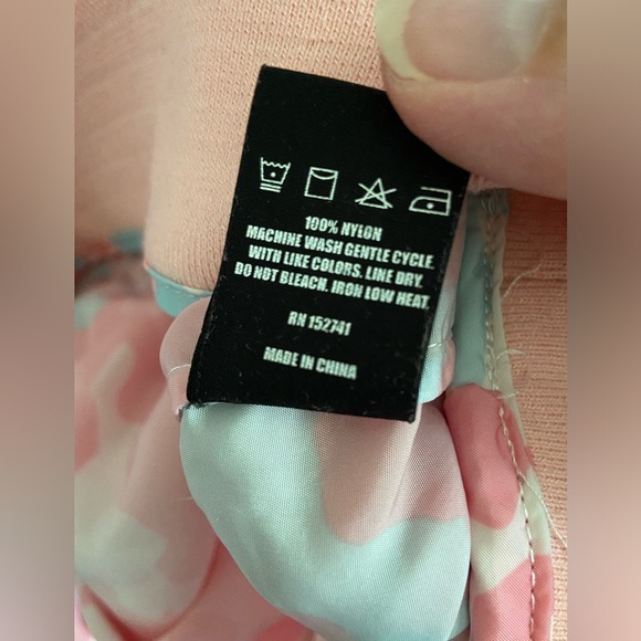 Pink Camo Kylie windbreaker jacket Kylie Jenner Peach Pink Blue Sz Small - Picture 6 of 12